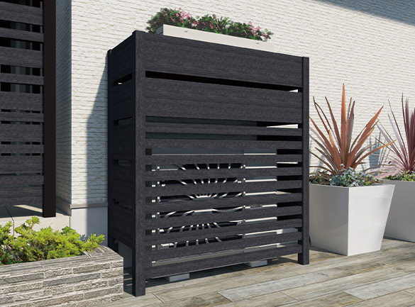 Outdoor concealment screens